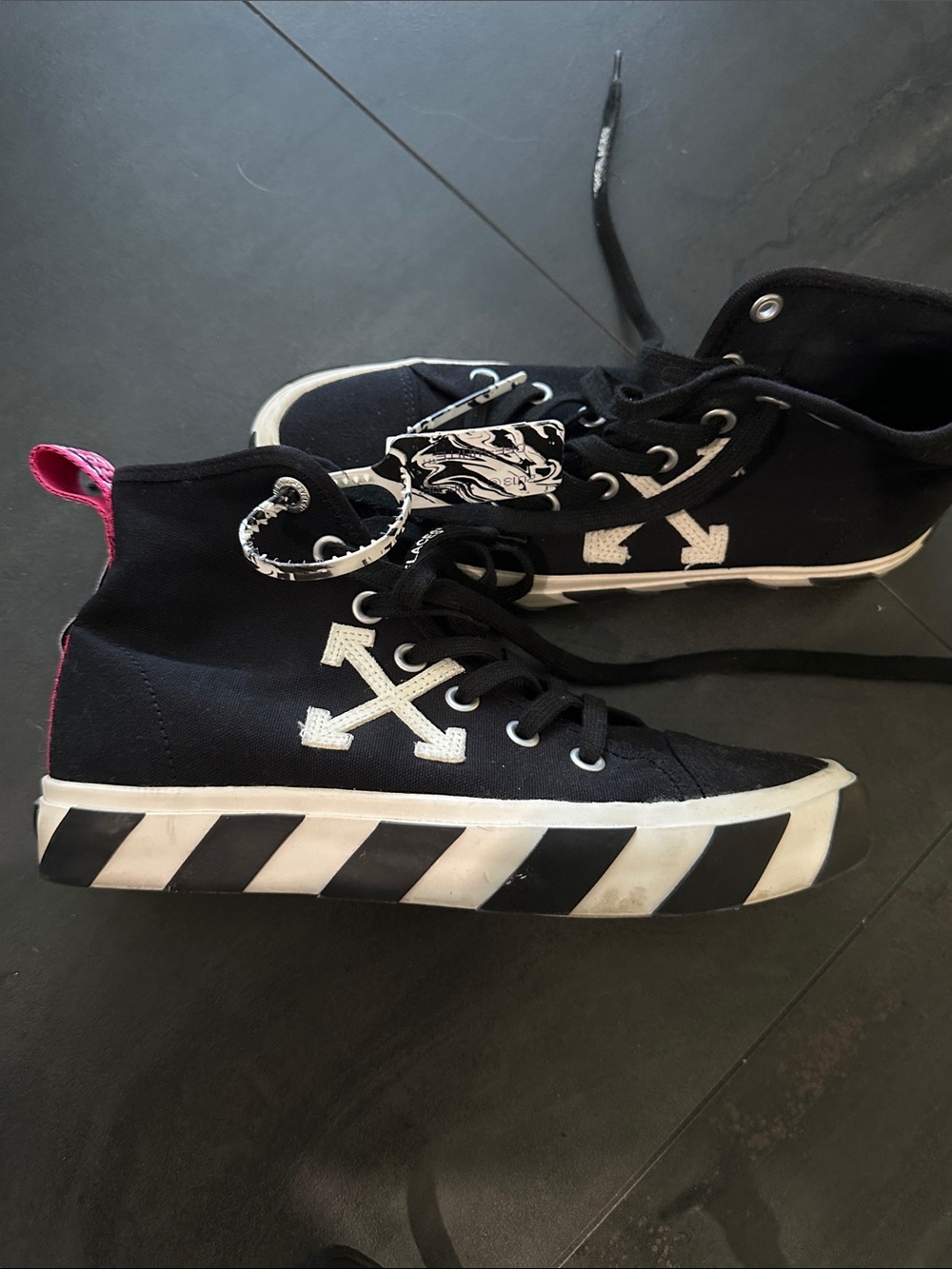 Off white Black High-Top  Sneakers with White Arrow Detail size 40